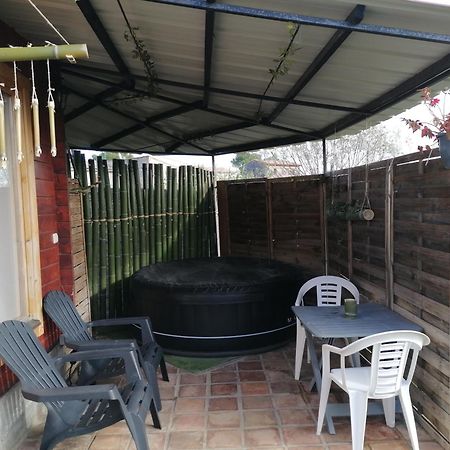 Charmant Chalet Pour 2 Personnes Spa Prive Massillargues-Attuech Kültér fotó