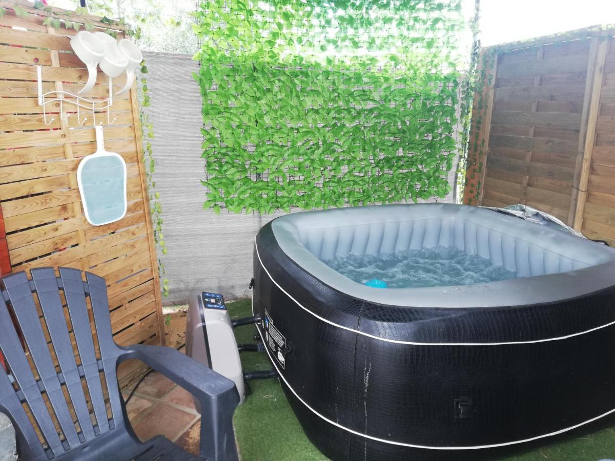 Charmant Chalet Pour 2 Personnes Spa Prive Massillargues-Attuech Kültér fotó